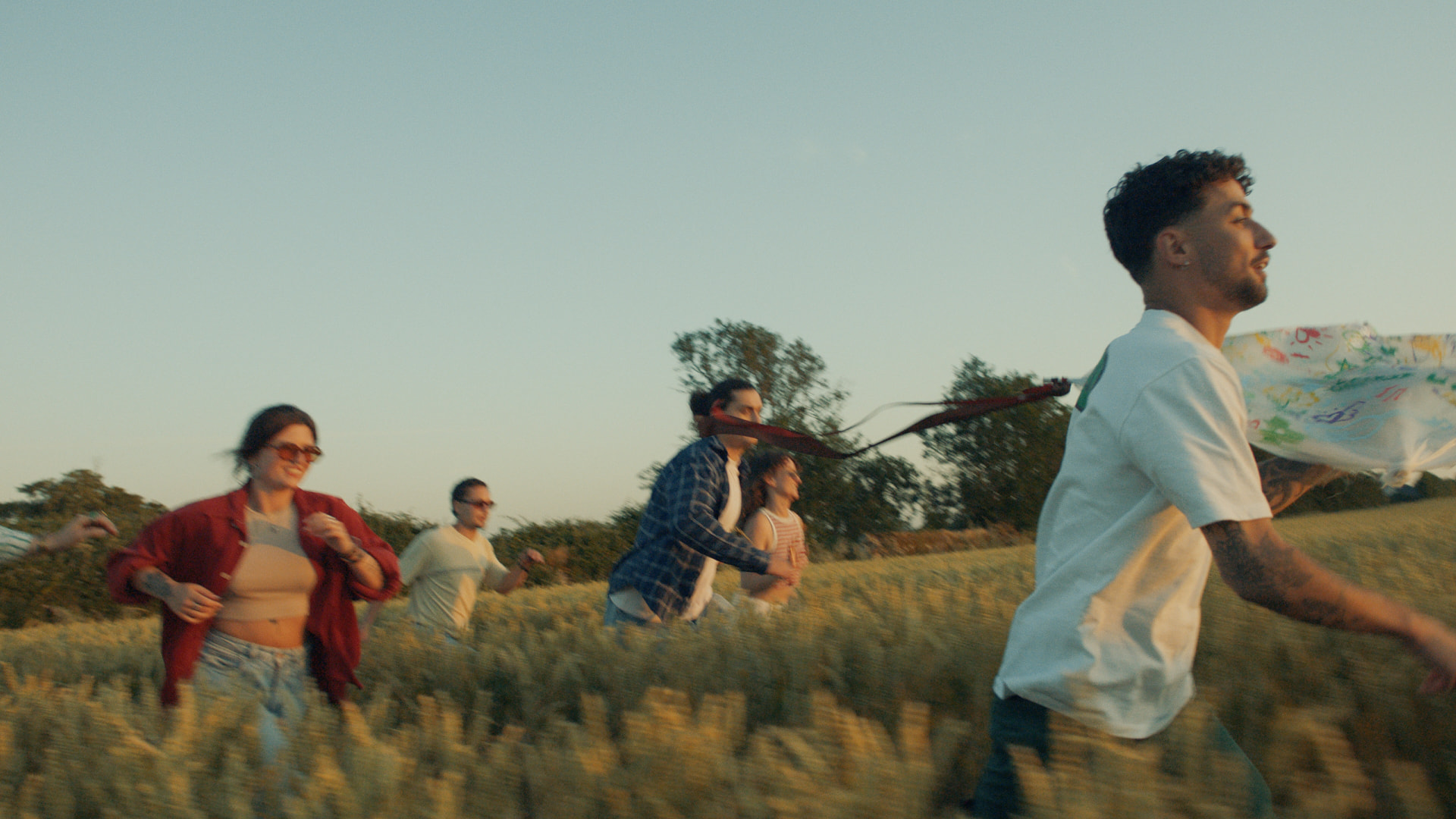 Tellement Loin still 7